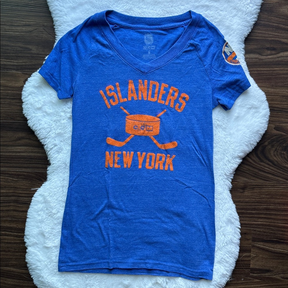 NY Islanders NHL V-Neck Logo Short Sleeve T-Shirt Blue Orange size Small